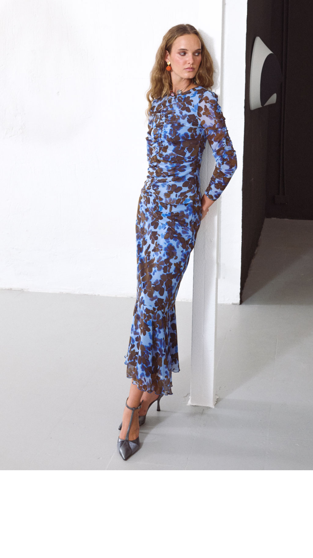 Vestidos de invitada otoño-invierno 2026/27: estampados y diseños con personalidad