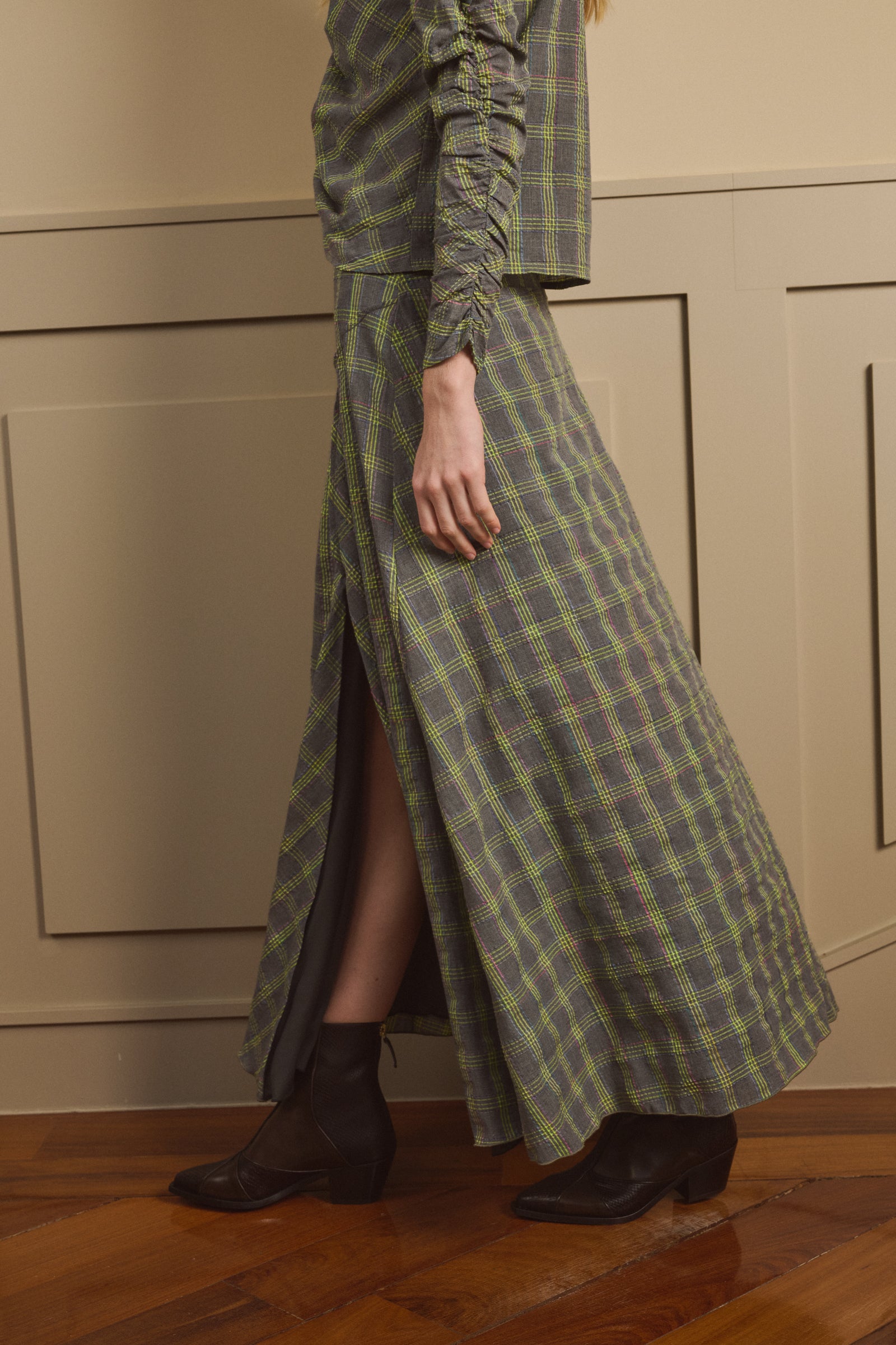 FALDA CAPA CUADROS GRIS