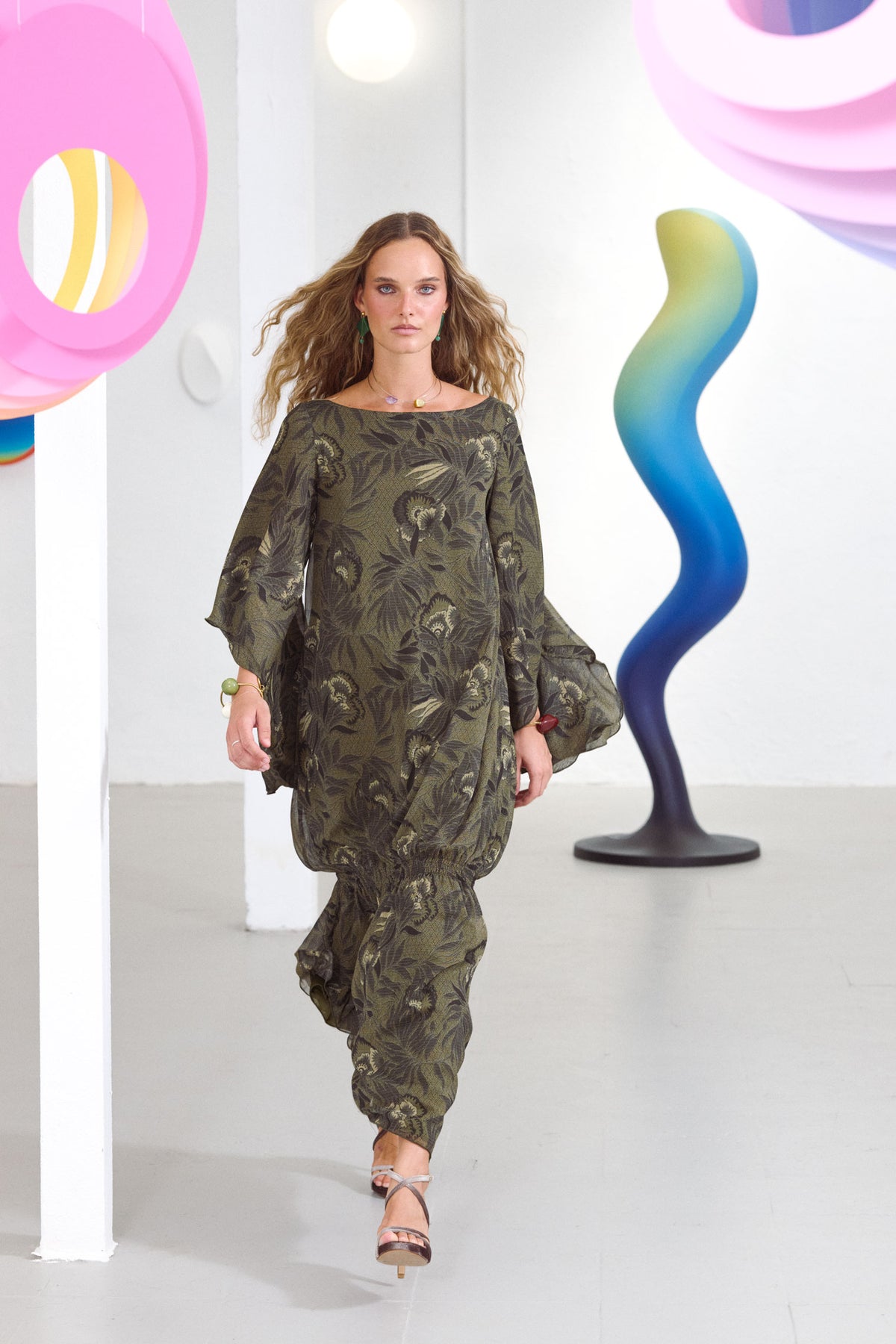 VESTIDO VÉRTICE HOJAS