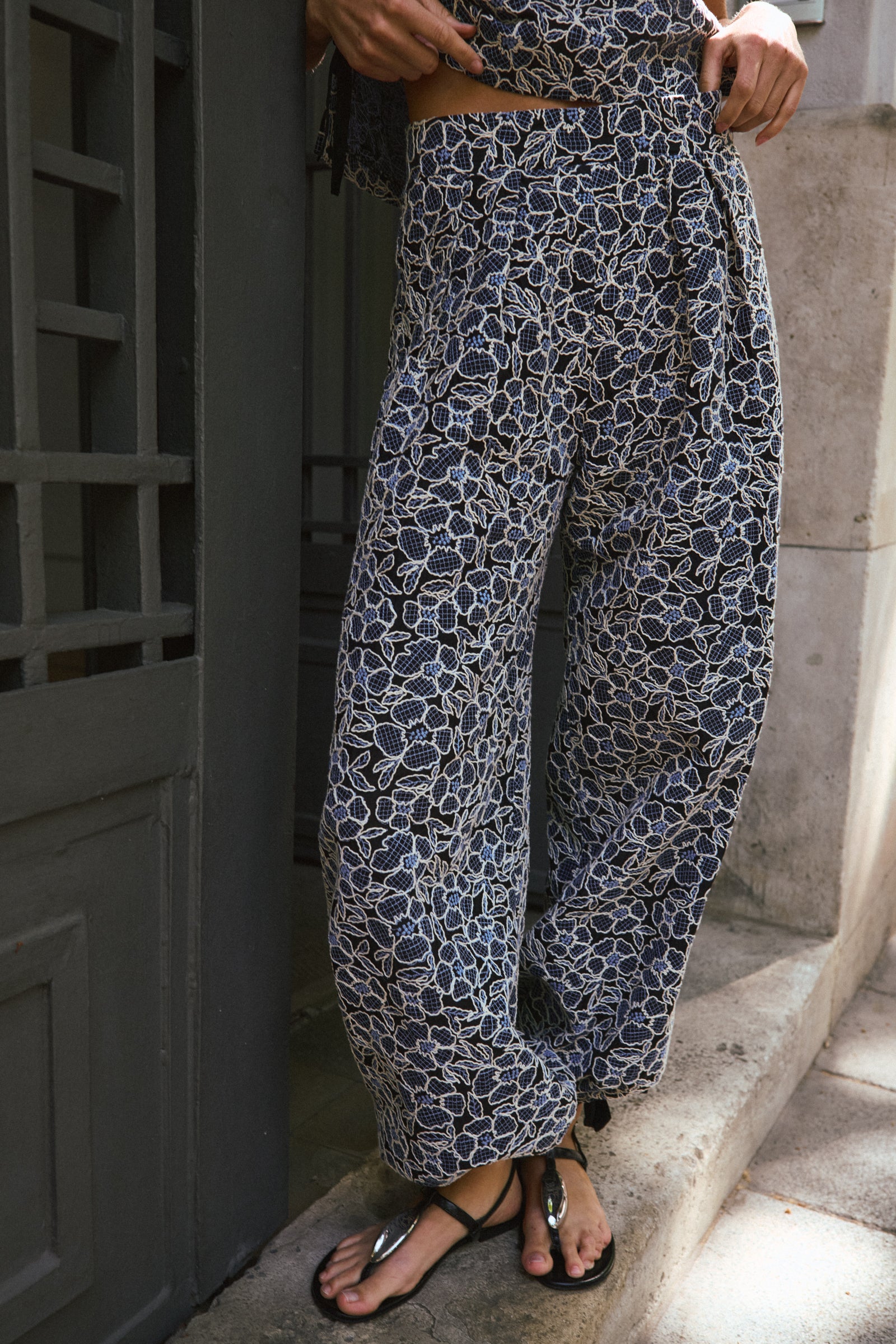 PANTALÓN BOMBACHO BORDADO AZUL